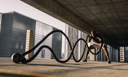 巴西队内马尔进球后与队友庆祝画面 - 团队拥抱庆祝